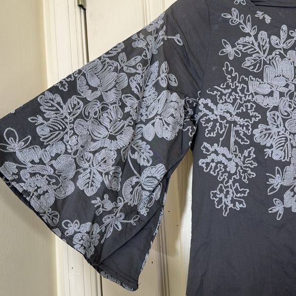 NWT 100% Cotton Embroidered Gray Tunic Top Size Small - Picture 5 of 8